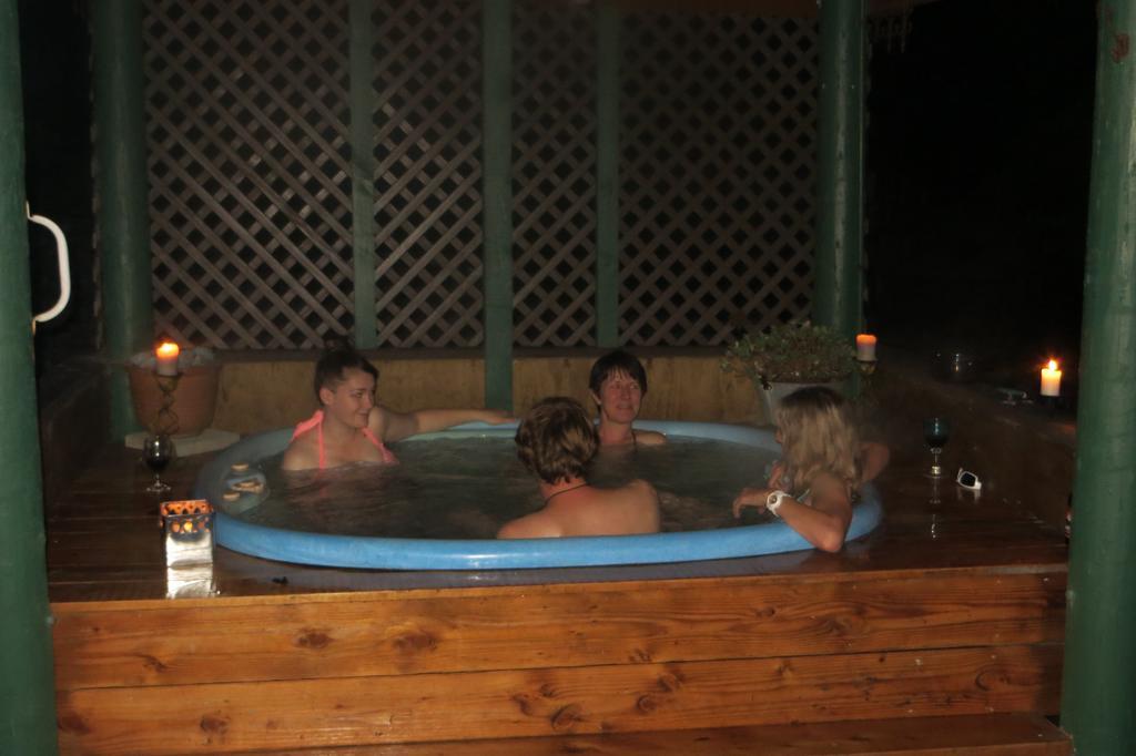 Koru Beachfront Holiday Cabins & Hot Tub Barrytown Eksteriør bilde