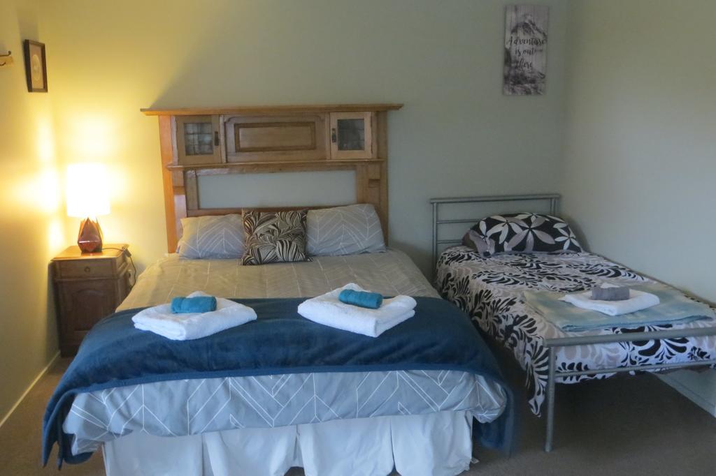 Koru Beachfront Holiday Cabins & Hot Tub Barrytown Eksteriør bilde