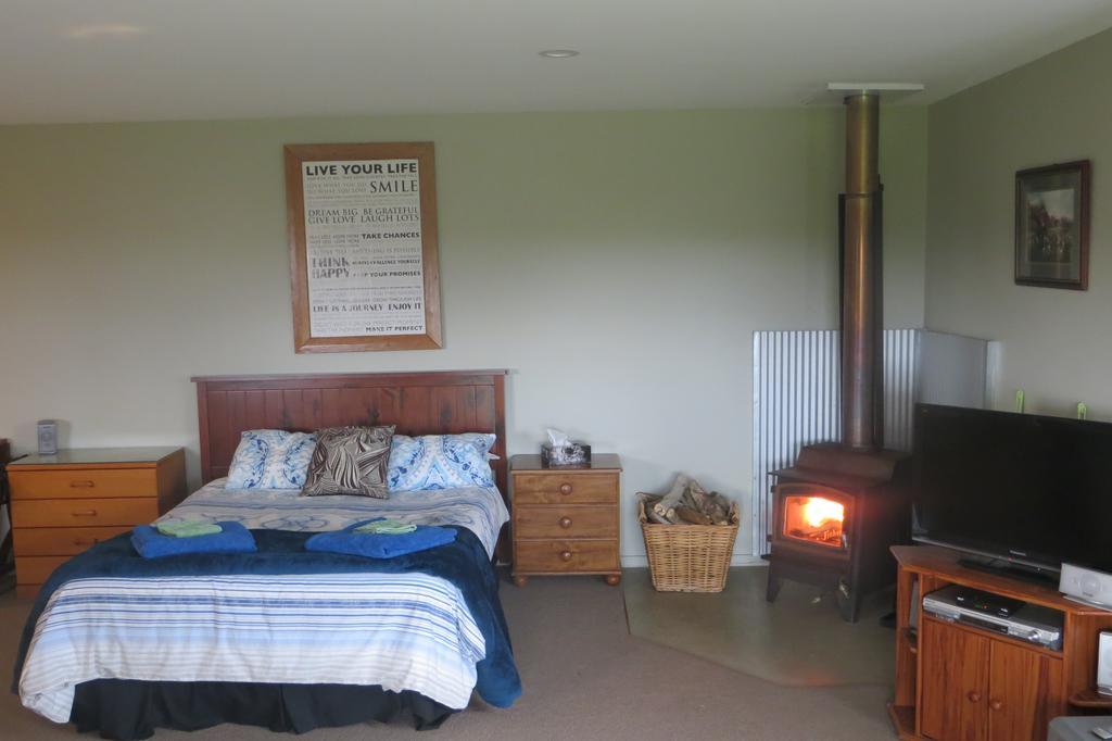 Koru Beachfront Holiday Cabins & Hot Tub Barrytown Eksteriør bilde