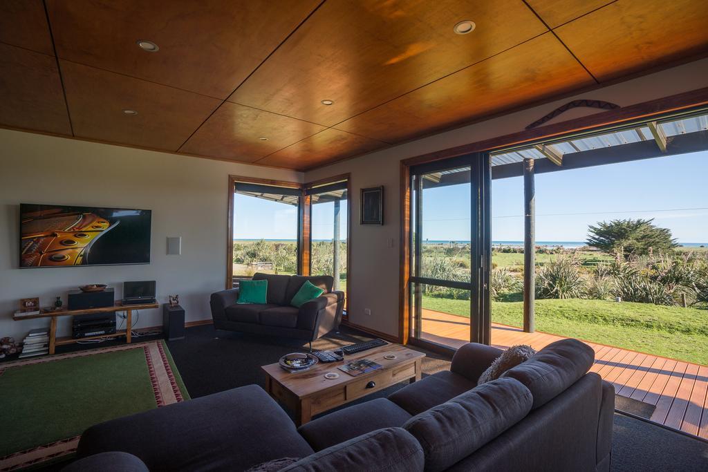 Koru Beachfront Holiday Cabins & Hot Tub Barrytown Eksteriør bilde